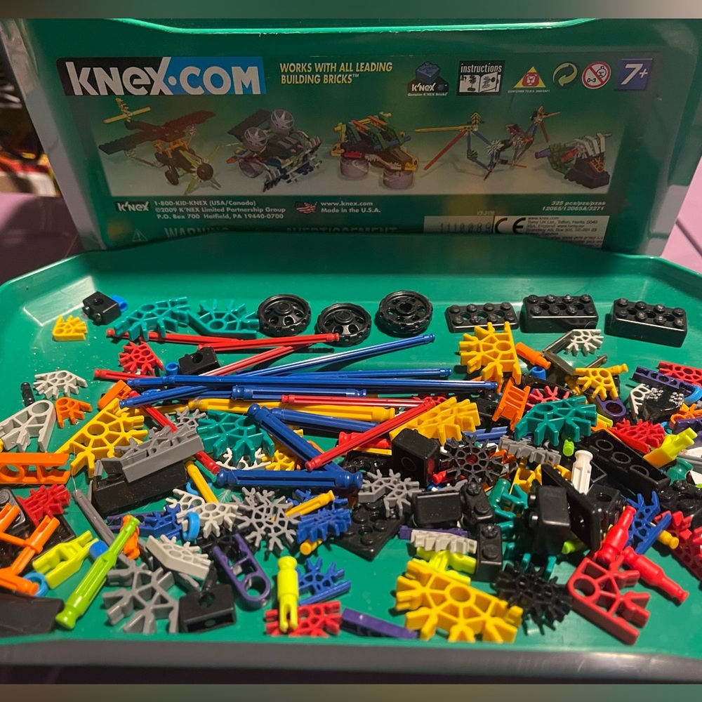 KNEX 200 pieces of random pieces/connectors in large Green tub